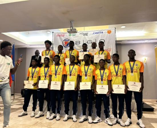 Les champions haïtiens U14 présentés à Port-au-Prince après leur sacre face à la Jamaïque