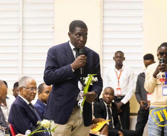 Hommage aux victimes à l’Université Quisqueya sur fond de nouvelles inquiétudes sécuritaires