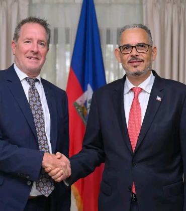 Alix Didier Fils-Aimé s’entretient avec Mark Lambrides